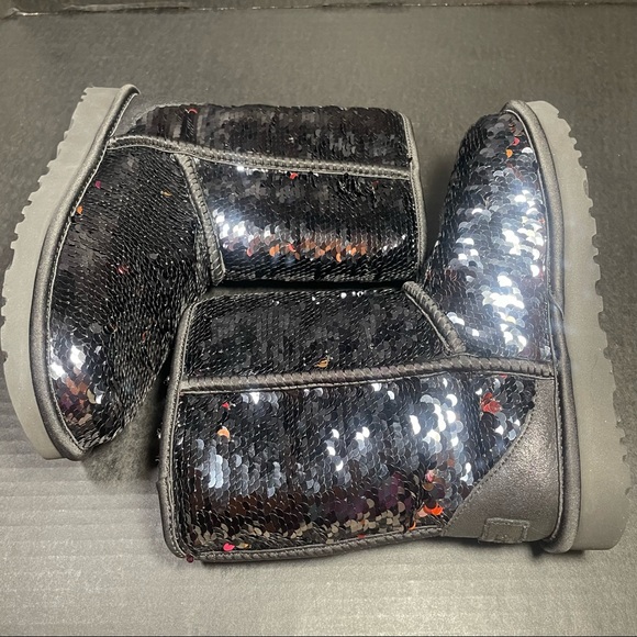 BNWOB UGG BLACK SHIFTING SEQUINS BOOT 6M PRICE FIRM!! - Picture 7 of 13